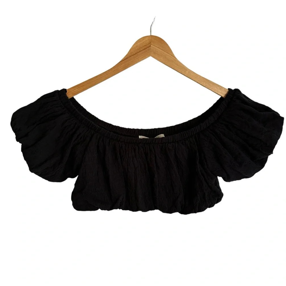Free People Beach size Small Black Textured Knit Crop Top Off Shoulder‎ Tee